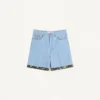 Pantaloni scurți din denim cu imprimeu floral pe tiv Pantaloni scurți din denim cu imprimeu floral pe tiv
