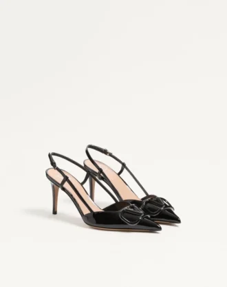 pantofi cu baret din piele lcuit vlogo signature 80 mm 2 330x417 - Pantofi cu baretă din piele lăcuită VLogo Signature 80 mm