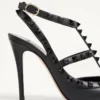 Pantofi cu baretă la gleznă Rockstud cu ținte tonale 100 mm Pantofi cu baretă la gleznă Rockstud cu ținte tonale 100 mm