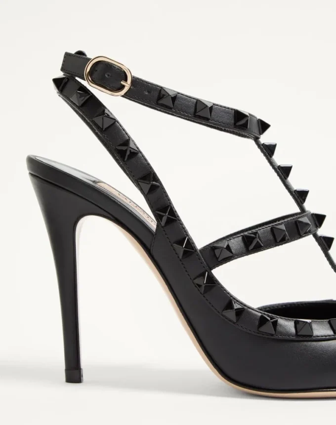 Pantofi cu baretă la gleznă Rockstud cu ținte tonale 100 mm Pantofi cu baretă la gleznă Rockstud cu ținte tonale 100 mm