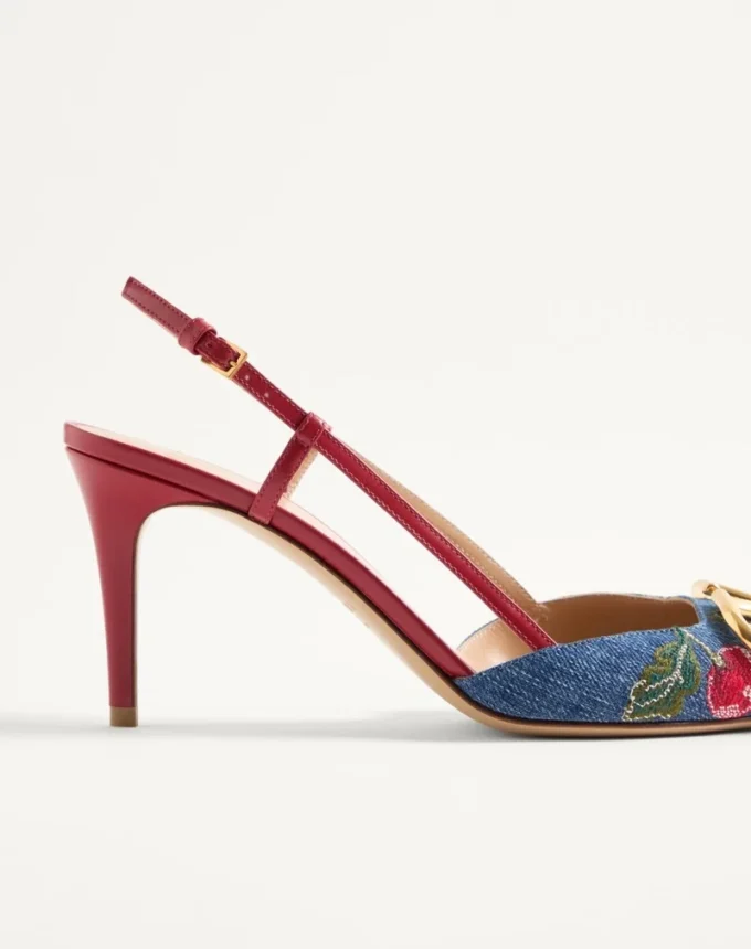 Pantofi cu baretă în spate Vlogo Signature din denim cu broderie Cherryfic 80 mm Pantofi cu baretă în spate Vlogo Signature din denim cu broderie Cherryfic 80 mm