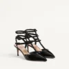 Pantofi cu toc Rockstud din piele lăcuită, cu curele și ținte asortate, 65 mm
