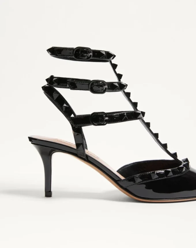 Pantofi cu toc Rockstud din piele lăcuită, cu curele și ținte asortate, 65 mm