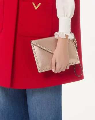 Pochetă Rockstud din piele de vițel granulată laminată