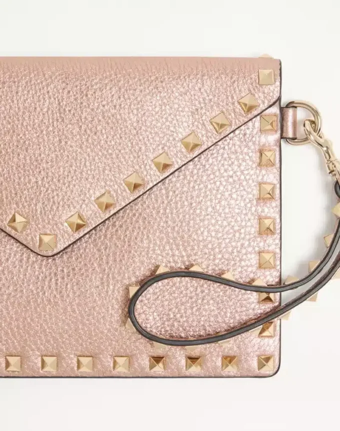 Pochetă Rockstud din piele de vițel granulată laminată Pochetă Rockstud din piele de vițel granulată laminată