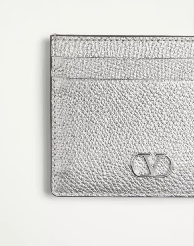 Portcard VLogo Signature din piele de vițel laminată cu textură granulată