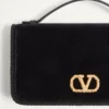 Portofel cu lanț din catifea cu logo-ul Vlogo Signature și logo-ul Jewel