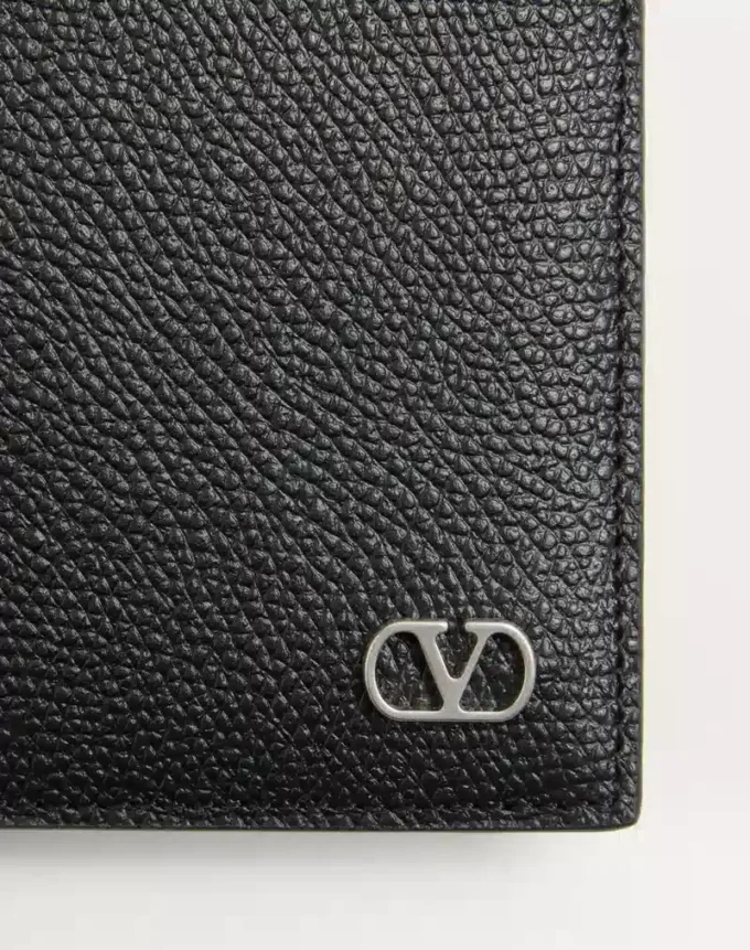 Portofel din piele de vițel granată cu detaliu VLogo Signature Portofel din piele de vițel granată cu detaliu VLogo Signature