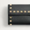 Portofel Rockstud Trifold din piele de vițel granulată