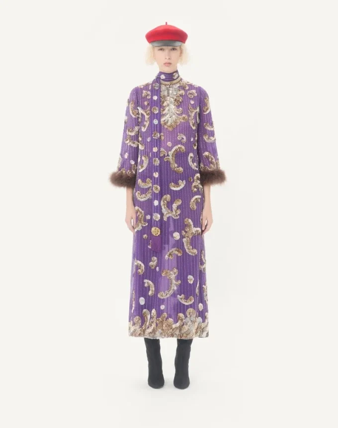 Rochie din șifon brodată cu pene Rochie din șifon brodată cu pene
