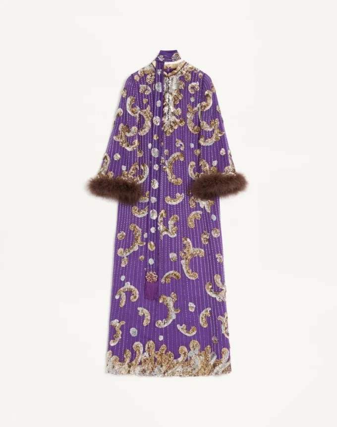 Rochie din șifon brodată cu pene Rochie din șifon brodată cu pene