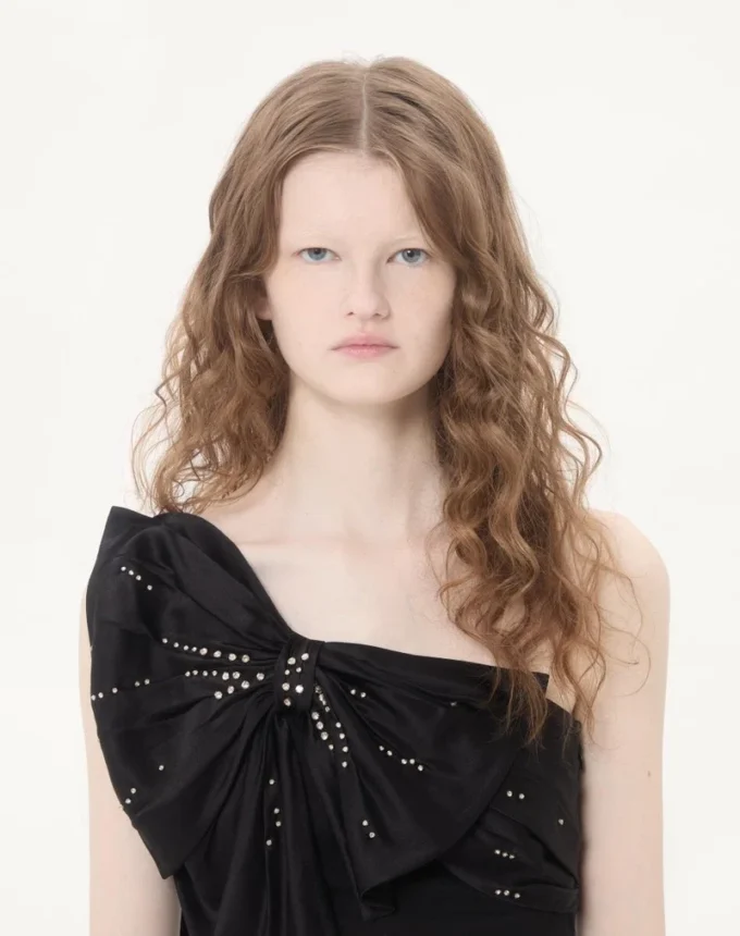 ROCHIE LUNGĂ DIN GEORGETTE UȘOARĂ BRODATĂ ROCHIE LUNGĂ DIN GEORGETTE UȘOARĂ BRODATĂ
