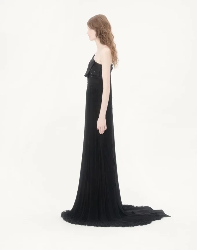 ROCHIE LUNGĂ DIN GEORGETTE UȘOARĂ BRODATĂ ROCHIE LUNGĂ DIN GEORGETTE UȘOARĂ BRODATĂ