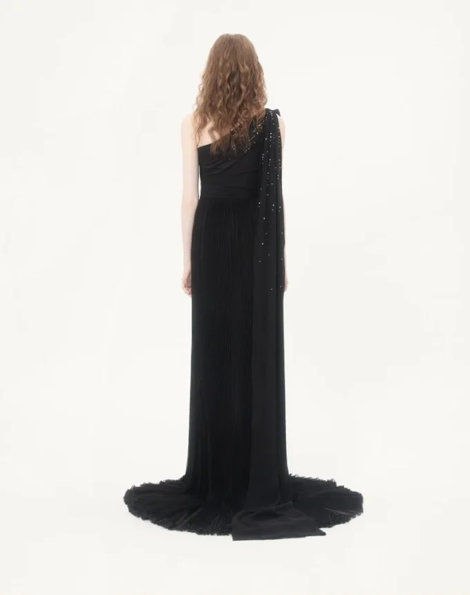 ROCHIE LUNGĂ DIN GEORGETTE UȘOARĂ BRODATĂ ROCHIE LUNGĂ DIN GEORGETTE UȘOARĂ BRODATĂ