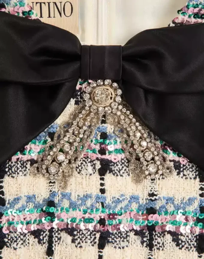 ROCHIE SCURTĂ BRODATĂ CU PAILLETTES DIN TWEED ROCHIE SCURTĂ BRODATĂ CU PAILLETTES DIN TWEED