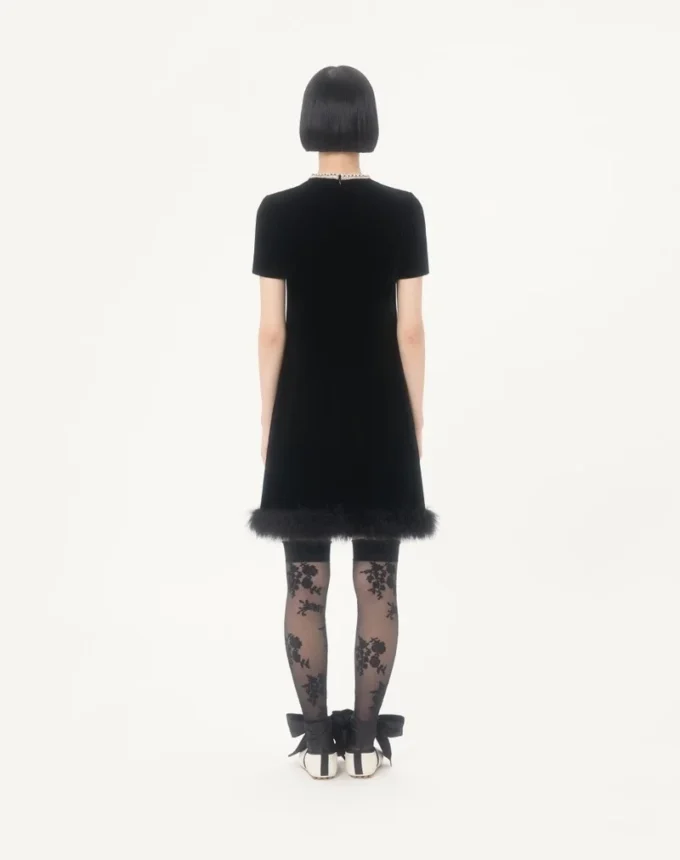 Rochie scurtă din catifea sablé brodată Rochie scurtă din catifea sablé brodată
