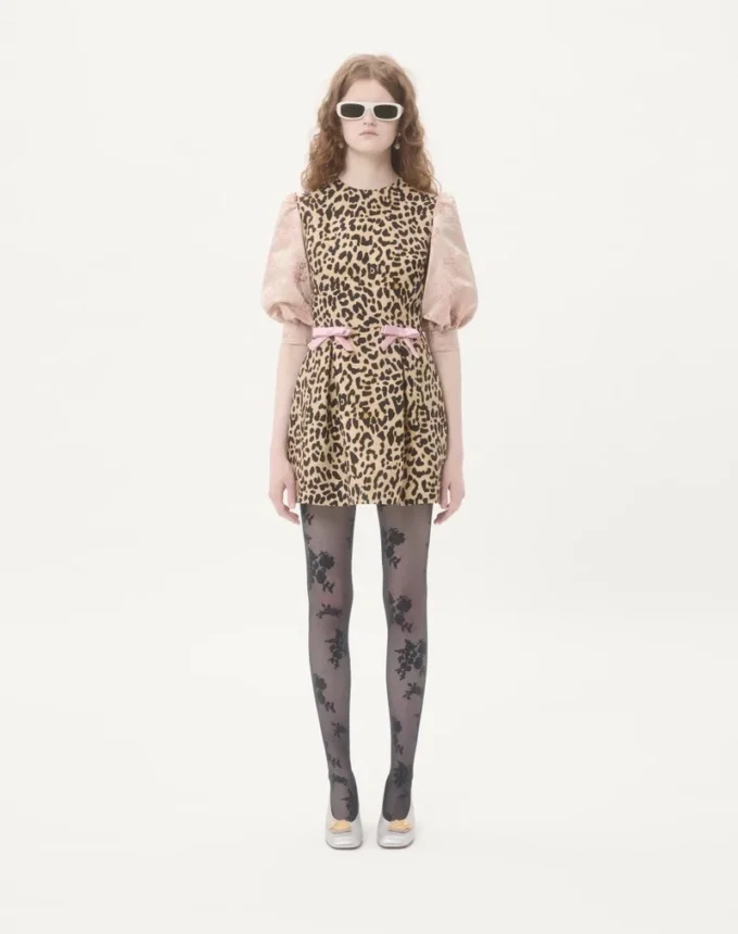 Rochie scurtă din crep couture cu imprimeu animalier Rochie scurtă din crep couture cu imprimeu animalier