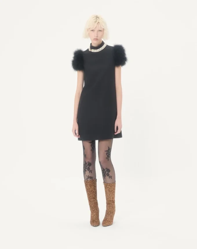 Rochie scurtă din crep couture cu pene Rochie scurtă din crep couture cu pene