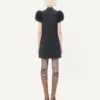 Rochie scurtă din crep couture cu pene Rochie scurtă din crep couture cu pene