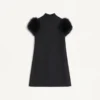 Rochie scurtă din crep couture cu pene Rochie scurtă din crep couture cu pene