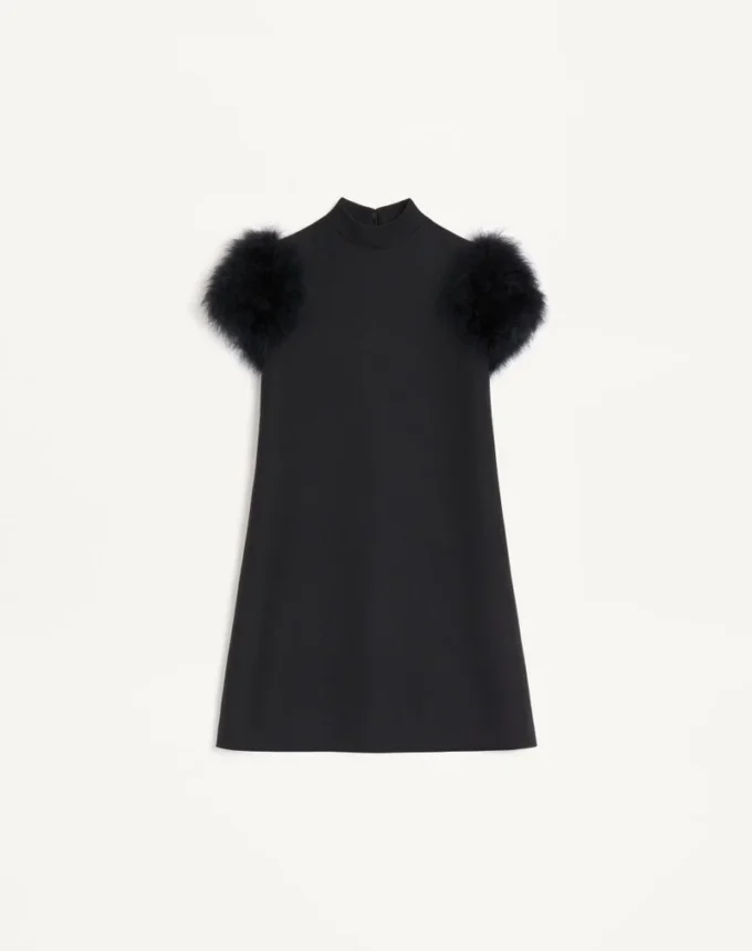 Rochie scurtă din crep couture cu pene Rochie scurtă din crep couture cu pene