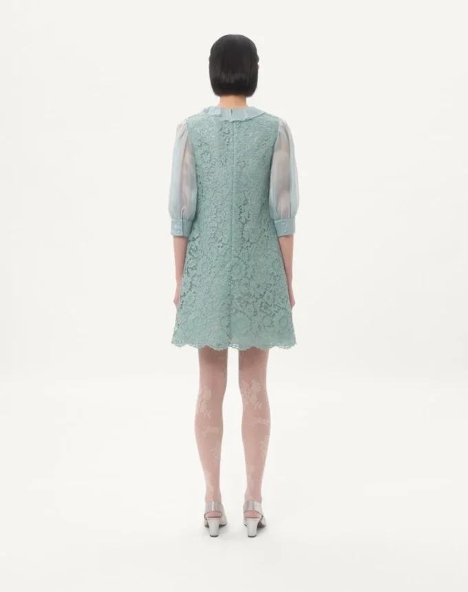 Rochie scurtă din dantelă groasă