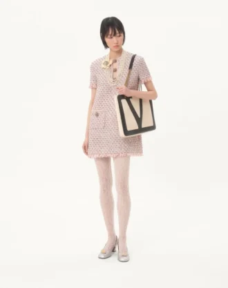 Rochie scurtă din tweed cu panglici brodate