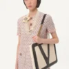 Rochie scurtă din tweed cu panglici brodate Rochie scurtă din tweed cu panglici brodate
