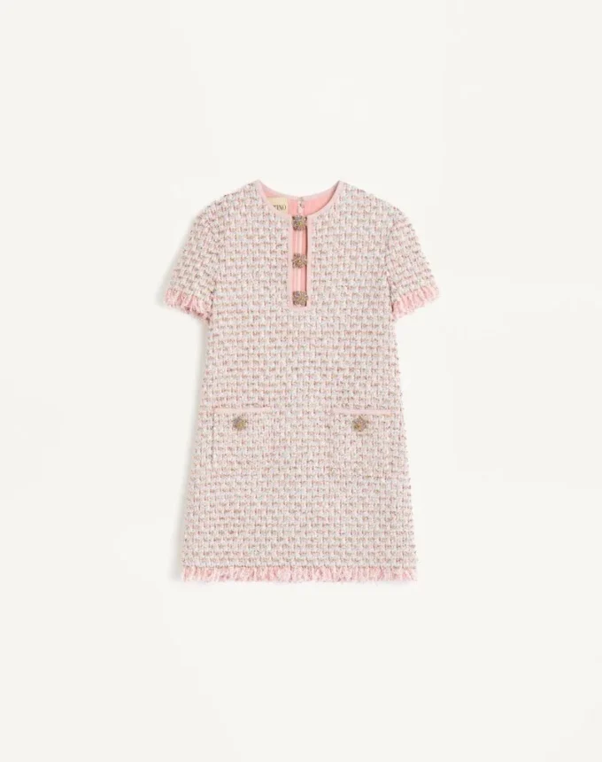 Rochie scurtă din tweed cu panglici brodate Rochie scurtă din tweed cu panglici brodate