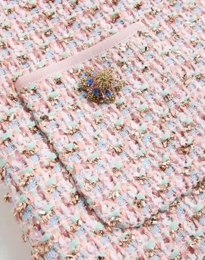Rochie scurtă din tweed cu panglici brodate Rochie scurtă din tweed cu panglici brodate