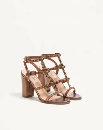 Sandale cu baretă din piele de vițel metalizată Rockstud, 90 mm