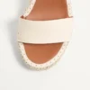 Sandale cu platformă din piele de vițel cu textură granulată și două ținte Rockstud, 105 mm Sandale cu platformă din piele de vițel cu textură granulată și două ținte Rockstud, 105 mm