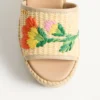 Sandale cu platformă din rafie Bribri cu broderie florală 115 mm Sandale cu platformă din rafie Bribri cu broderie florală 115 mm