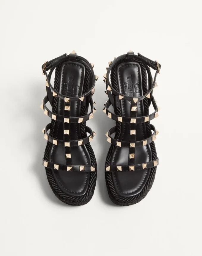 Sandale cu platformă și curea la gleznă Rockstud din piele de vițel 95 mm Sandale cu platformă și curea la gleznă Rockstud din piele de vițel 95 mm