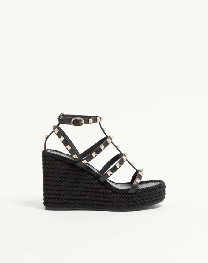 Sandale cu platformă și curea la gleznă Rockstud din piele de vițel 95 mm Sandale cu platformă și curea la gleznă Rockstud din piele de vițel 95 mm