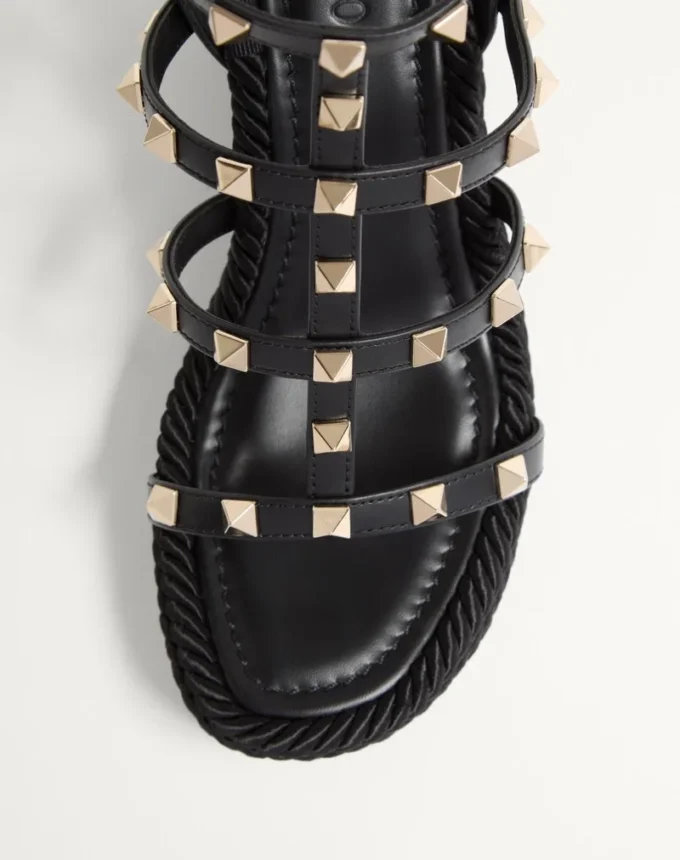Sandale cu platformă și curea la gleznă Rockstud din piele de vițel 95 mm Sandale cu platformă și curea la gleznă Rockstud din piele de vițel 95 mm