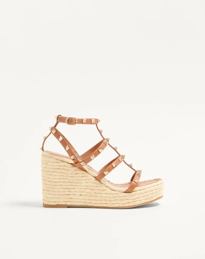 Sandale cu platformă Rockstud cu curele din piele de vițel 95 mm Sandale cu platformă Rockstud cu curele din piele de vițel 95 mm