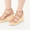 Sandale cu platformă Rockstud cu curele din piele de vițel 95 mm Sandale cu platformă Rockstud cu curele din piele de vițel 95 mm