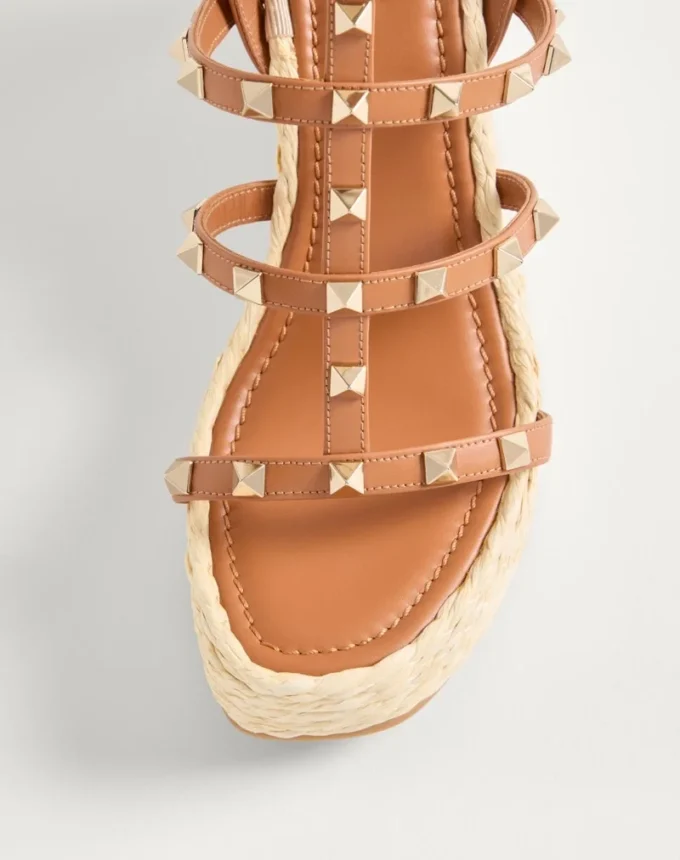 Sandale cu platformă Rockstud cu curele din piele de vițel 95 mm Sandale cu platformă Rockstud cu curele din piele de vițel 95 mm