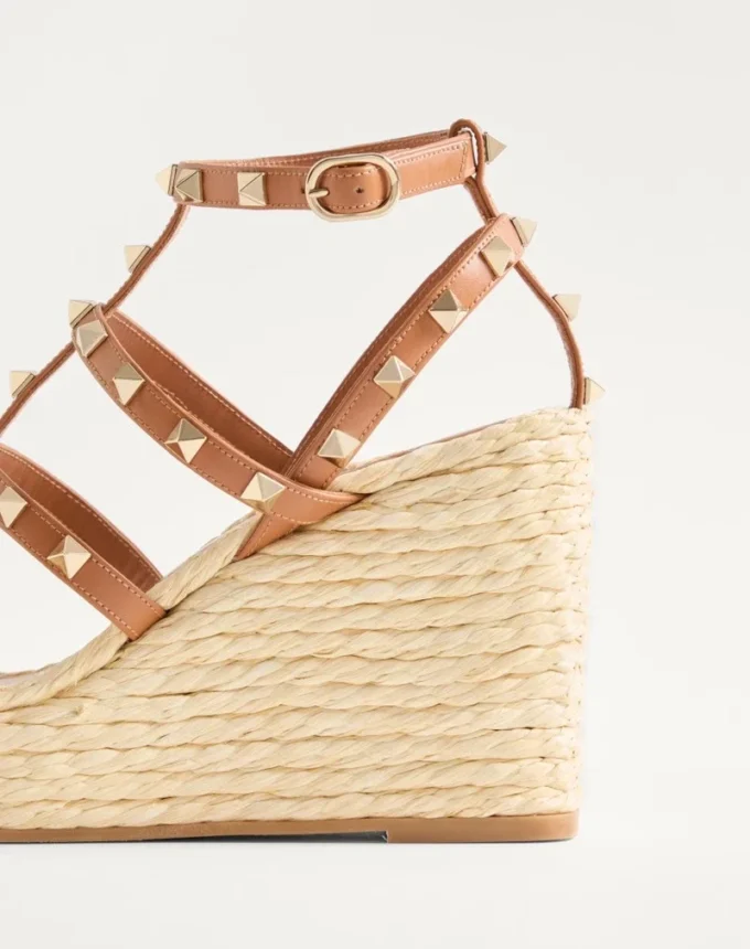 Sandale cu platformă Rockstud cu curele din piele de vițel 95 mm Sandale cu platformă Rockstud cu curele din piele de vițel 95 mm