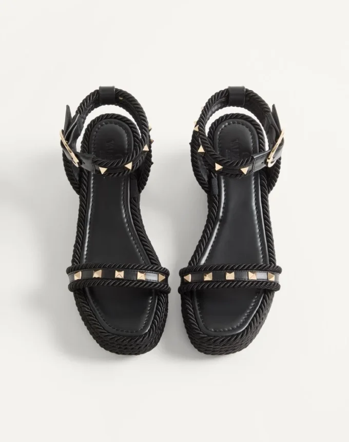 Sandale cu platformă Rockstud din piele de vițel 45 mm Sandale cu platformă Rockstud din piele de vițel 45 mm