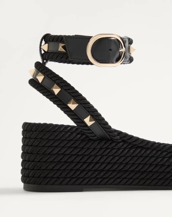 Sandale cu platformă Rockstud din piele de vițel 45 mm Sandale cu platformă Rockstud din piele de vițel 45 mm
