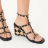 Sandale cu platformă Rockstud din piele de vițel cu broderie în carouri 80 mm Sandale cu platformă Rockstud din piele de vițel cu broderie în carouri 80 mm