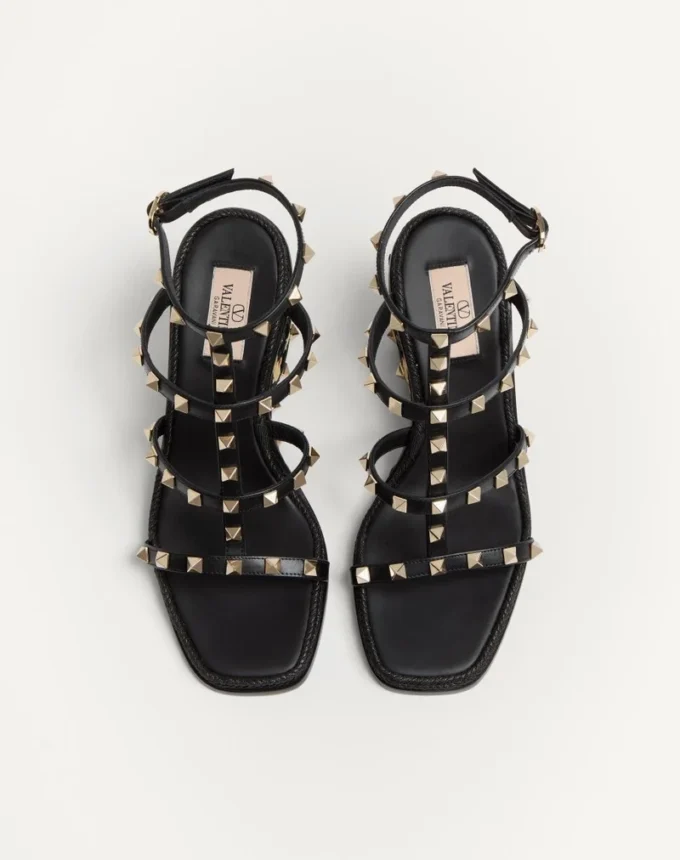 Sandale cu platformă Rockstud din piele de vițel cu broderie în carouri 80 mm Sandale cu platformă Rockstud din piele de vițel cu broderie în carouri 80 mm