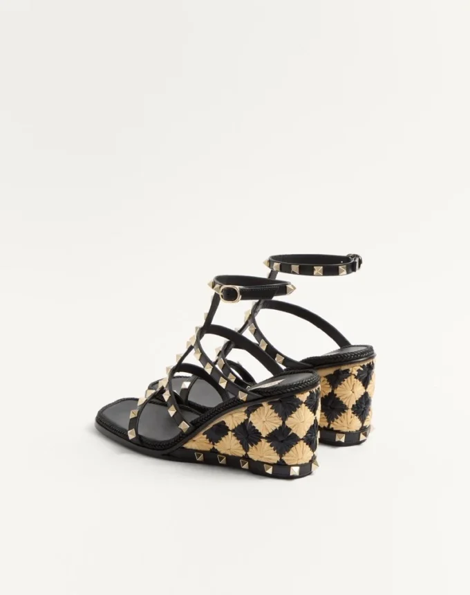 Sandale cu platformă Rockstud din piele de vițel cu broderie în carouri 80 mm Sandale cu platformă Rockstud din piele de vițel cu broderie în carouri 80 mm