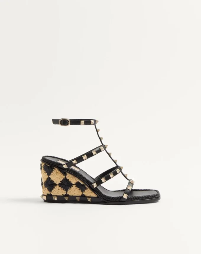 Sandale cu platformă Rockstud din piele de vițel cu broderie în carouri 80 mm Sandale cu platformă Rockstud din piele de vițel cu broderie în carouri 80 mm