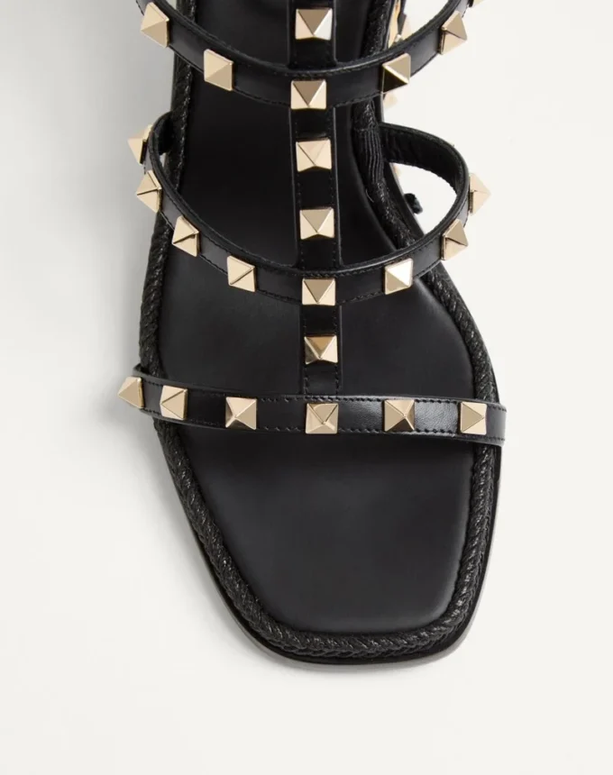 Sandale cu platformă Rockstud din piele de vițel cu broderie în carouri 80 mm Sandale cu platformă Rockstud din piele de vițel cu broderie în carouri 80 mm