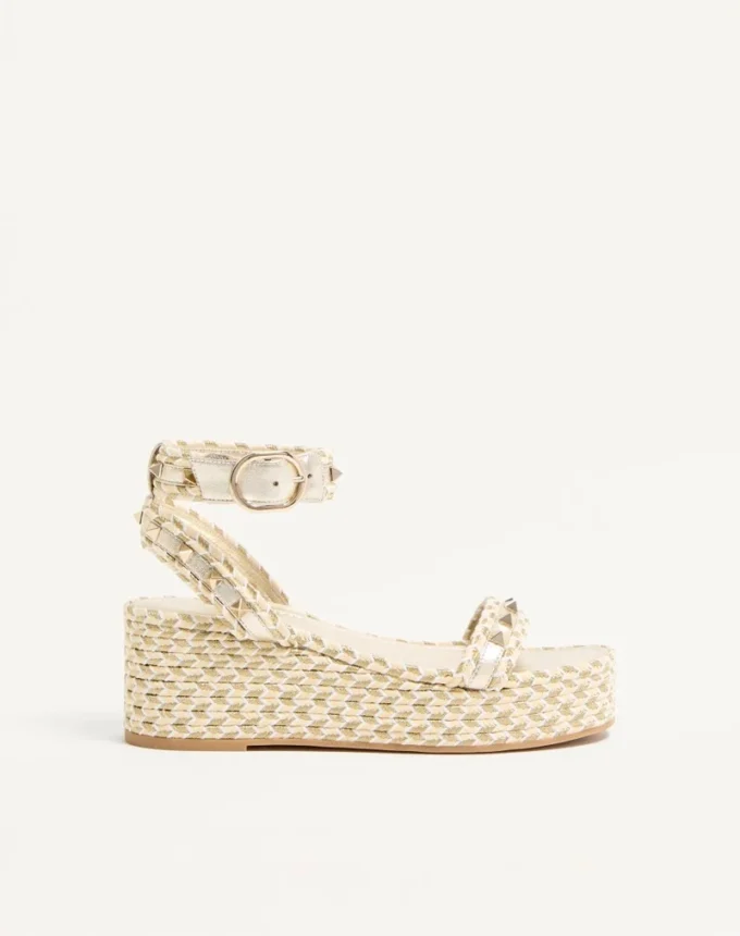 Sandale cu platformă Rockstud din piele nappa laminată 45 mm Sandale cu platformă Rockstud din piele nappa laminată 45 mm