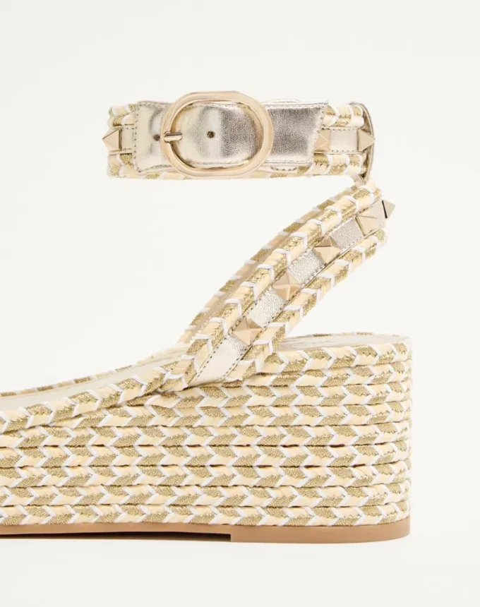 Sandale cu platformă Rockstud din piele nappa laminată 45 mm Sandale cu platformă Rockstud din piele nappa laminată 45 mm