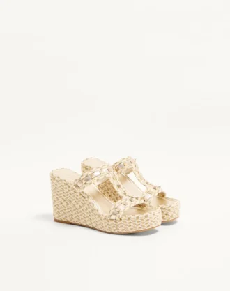 Sandale cu platformă Rockstud din piele nappa laminată 90 mm Sandale cu platformă Rockstud din piele nappa laminată 90 mm